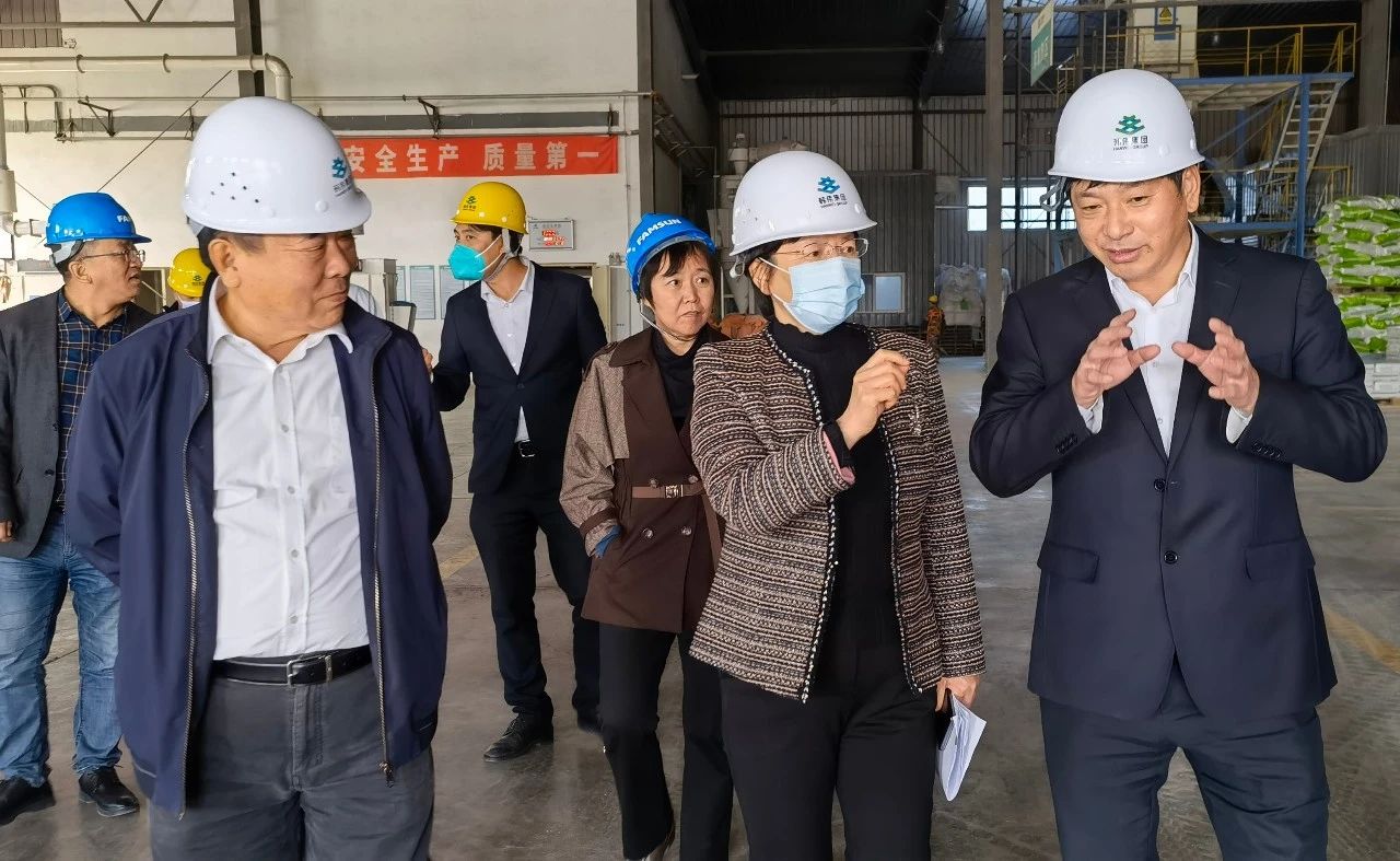 大连市农业农村局局长邢芳一行到韩伟集团考察调研