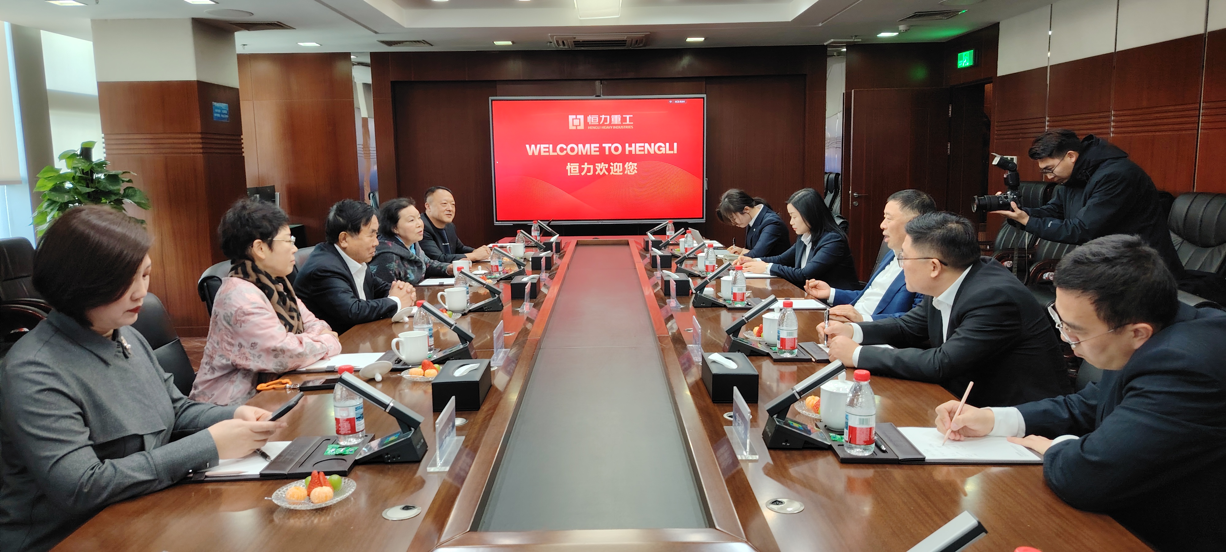 韩伟董事长一行赴恒力集团参观交流